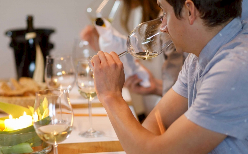 Beim Weinseminar Gaumenversteher finden die Teilnehmer gemeinsam mit Weintertainer Alexander Gottschalk heraus, wie der Gaumen denkt.